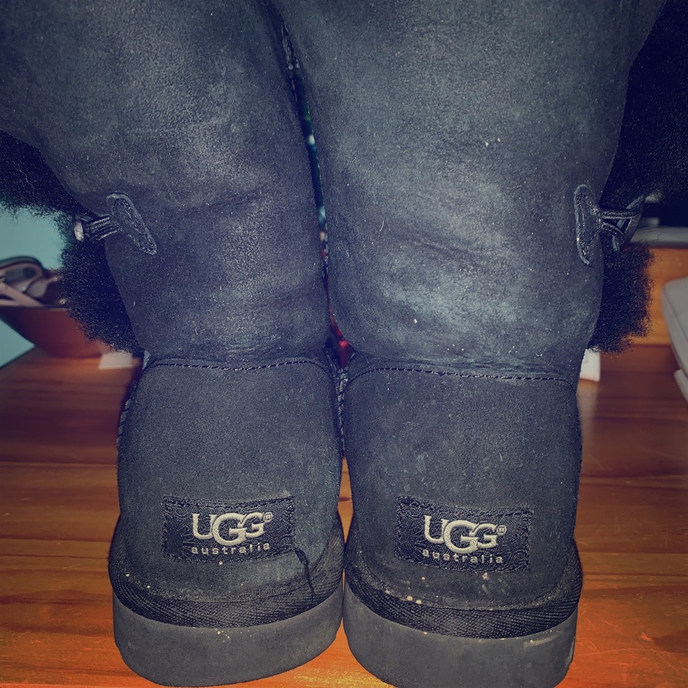 Uggs - image 1